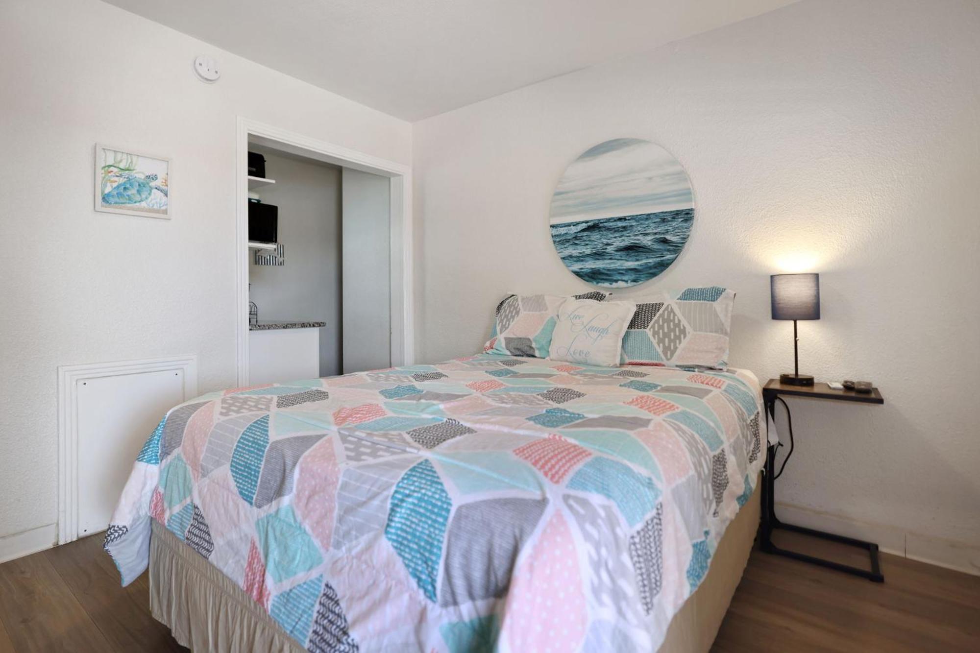Sun Island Motel Сант Пит Бич Экстерьер фото