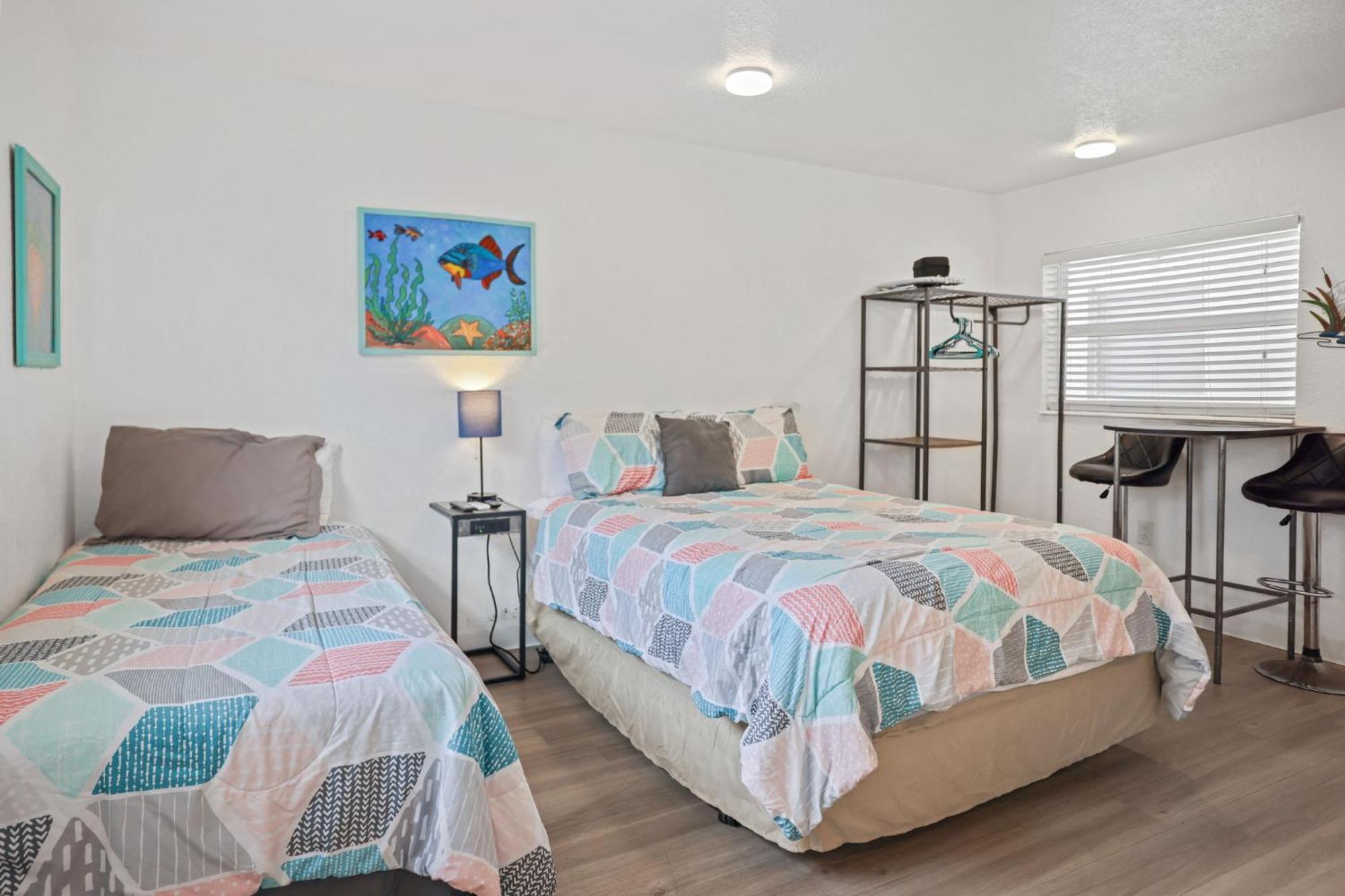 Sun Island Motel Сант Пит Бич Экстерьер фото