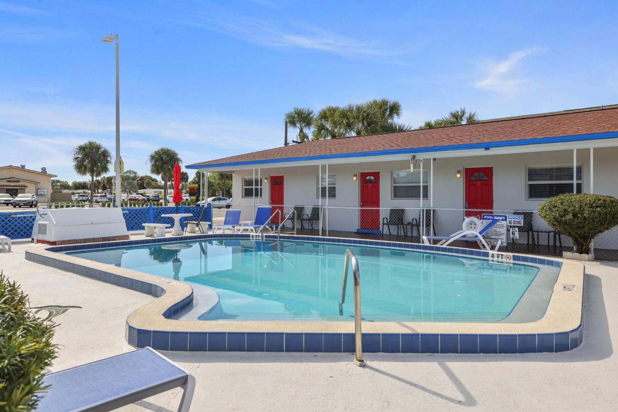 Sun Island Motel Сант Пит Бич Экстерьер фото
