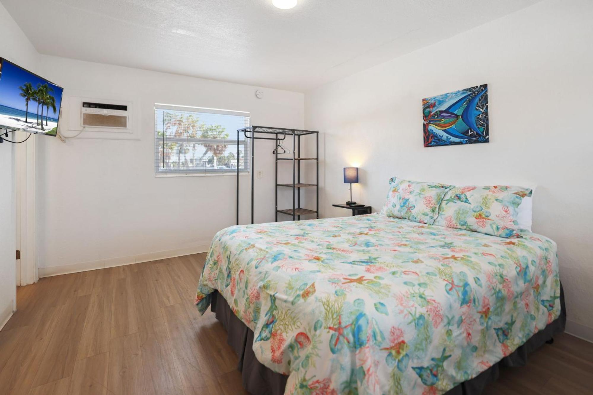 Sun Island Motel Сант Пит Бич Экстерьер фото