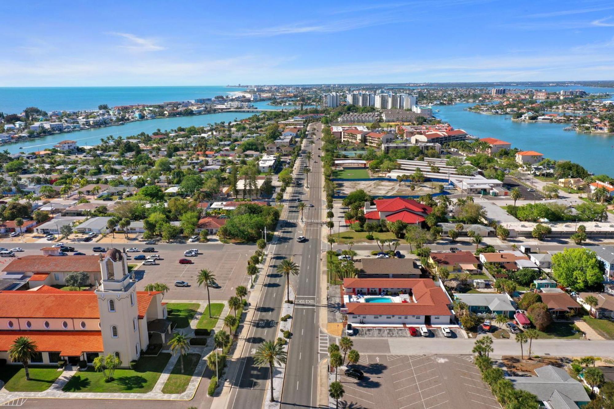 Sun Island Motel Сант Пит Бич Экстерьер фото