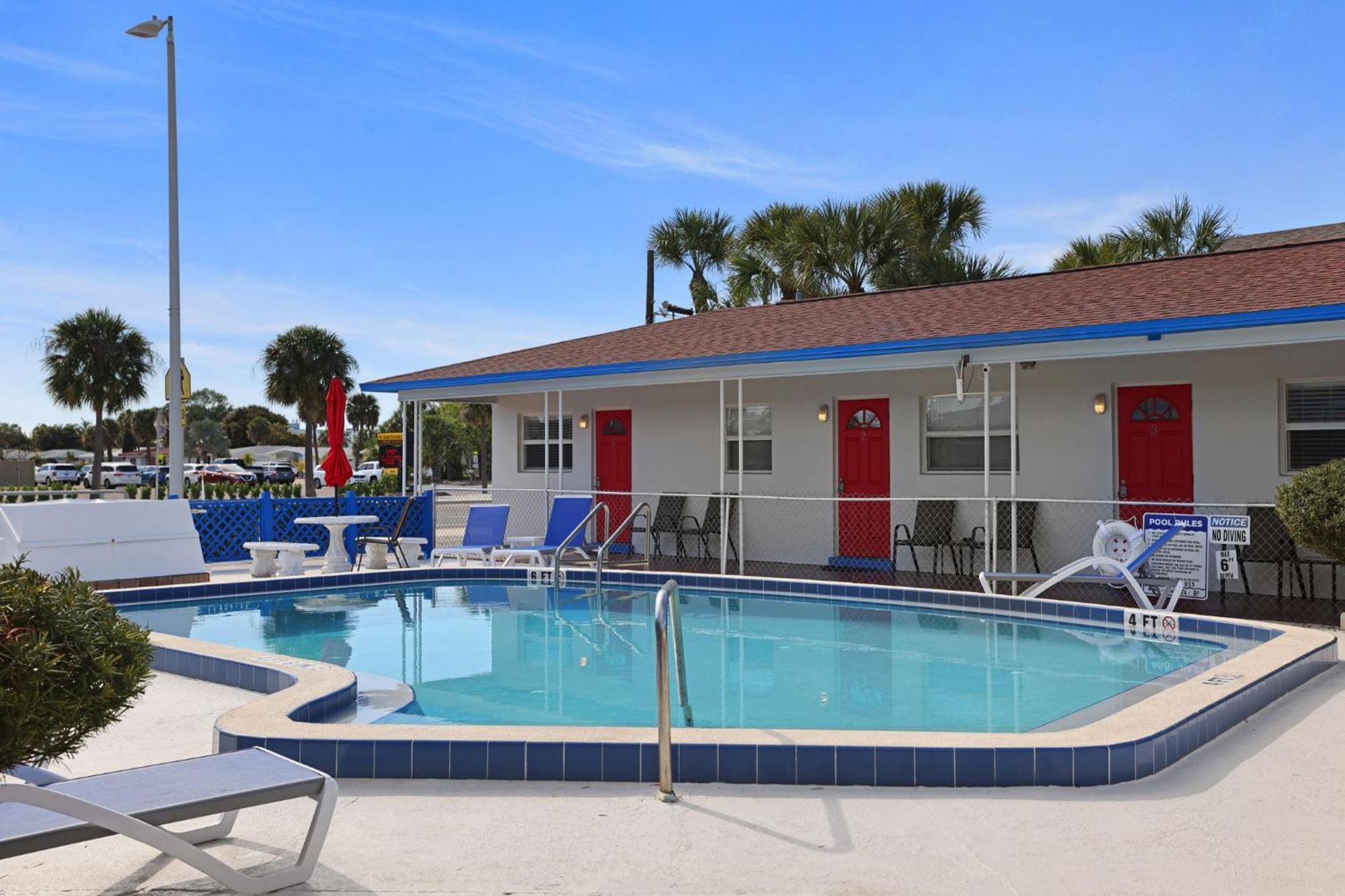 Sun Island Motel Сант Пит Бич Экстерьер фото