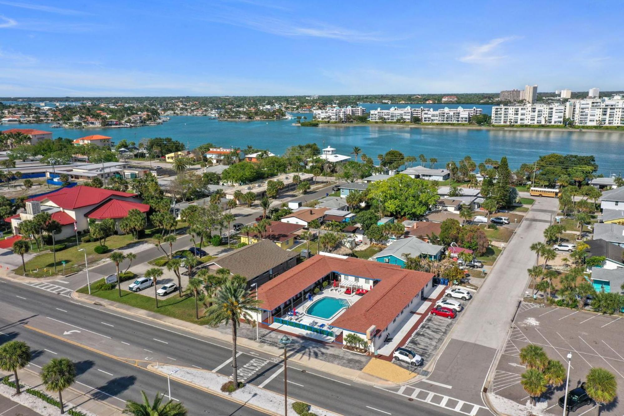 Sun Island Motel Сант Пит Бич Экстерьер фото